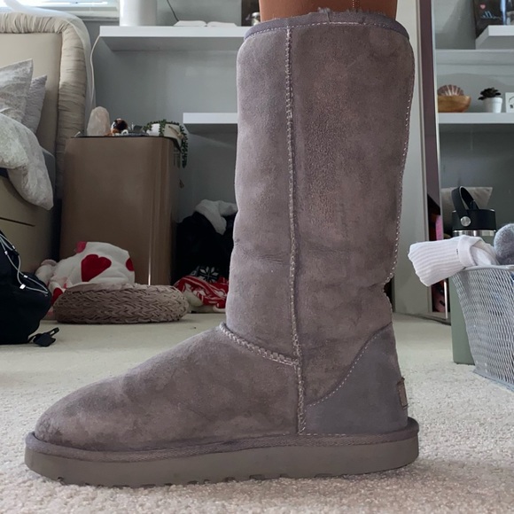 grey ugg boots - Picture 3 of 3